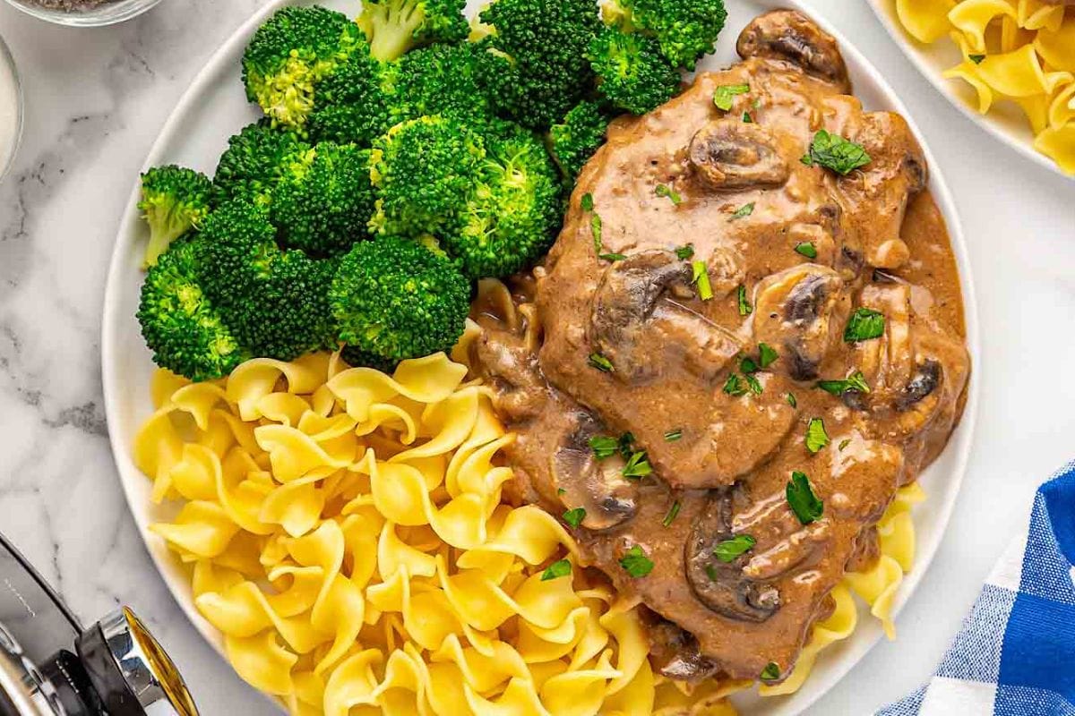 Crock Pot Cube Steak And Gravy. 