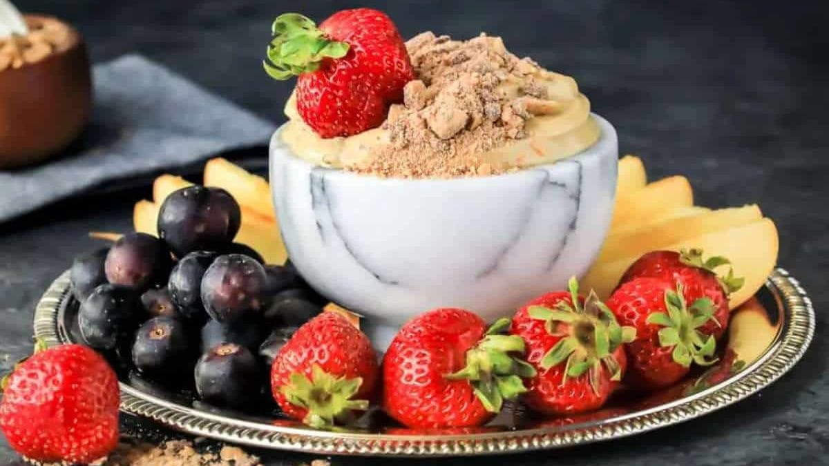 Easy Cream Cheese Fruit Dip (5 Ingredients).