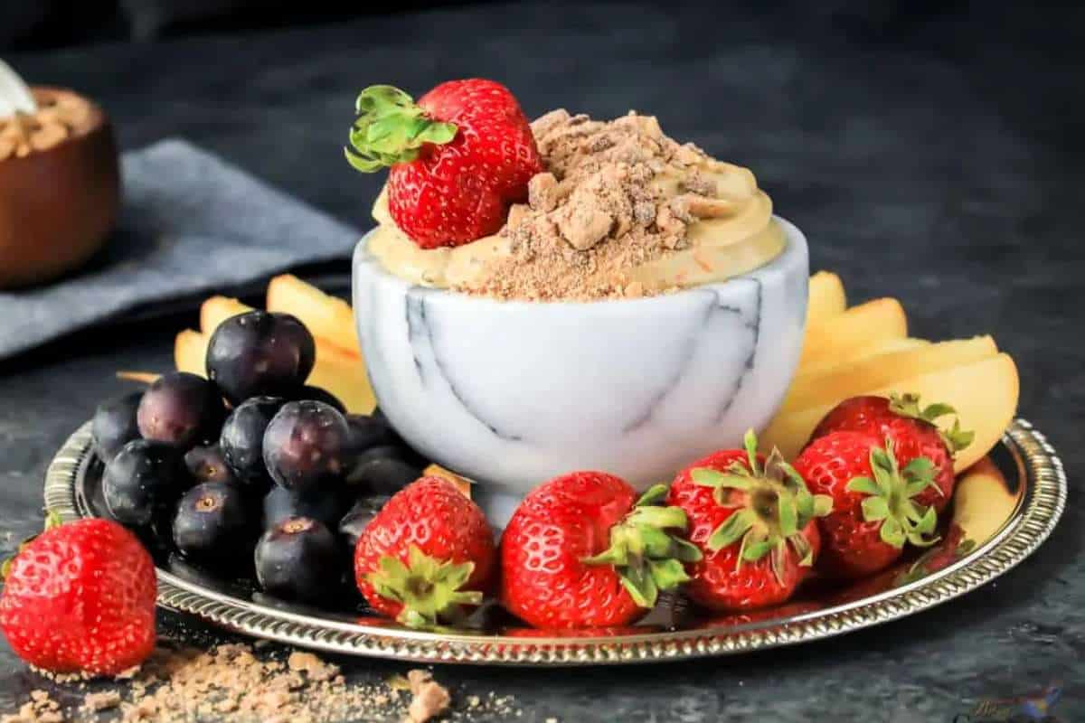 Easy Cream Cheese Fruit Dip (5 Ingredients). 