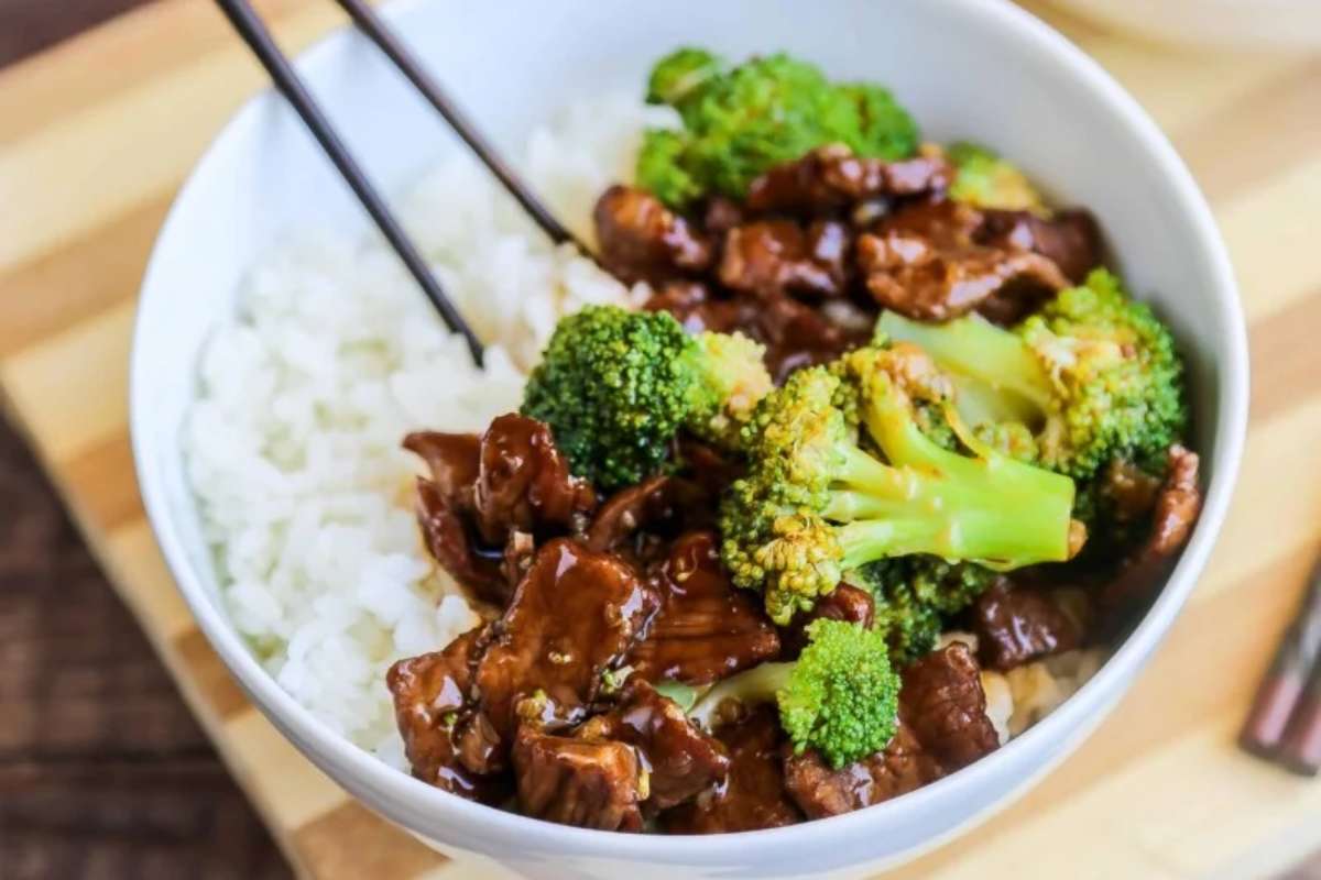 Slow Cooker Beef & Broccoli. 