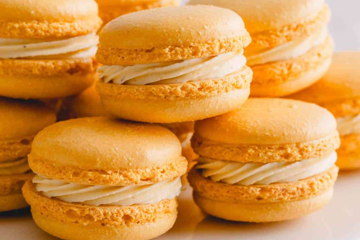 Easy Lemon Macarons. 