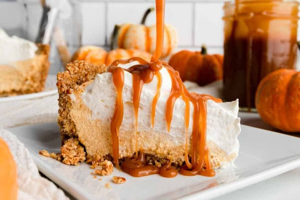 No Bake Pumpkin Mousse Pie With Salted Caramel. 
