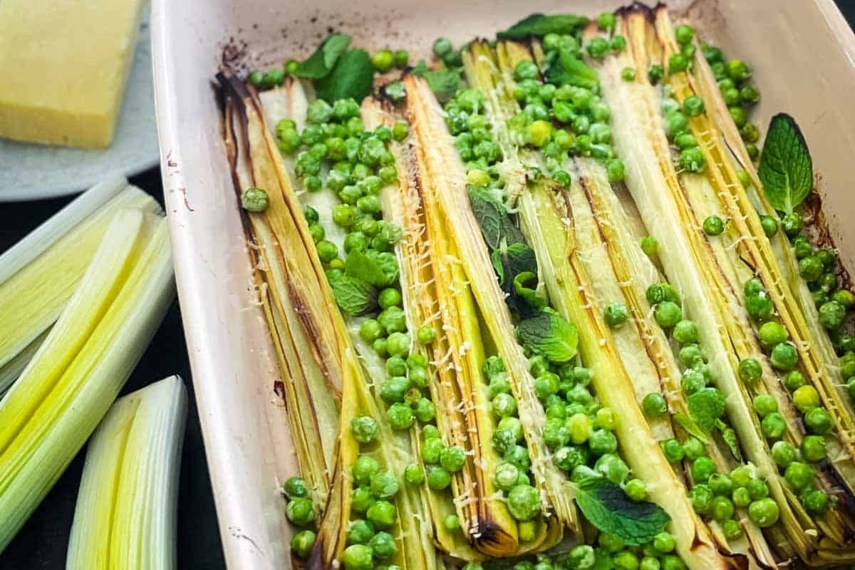 Peas and leeks in a baking dish.
