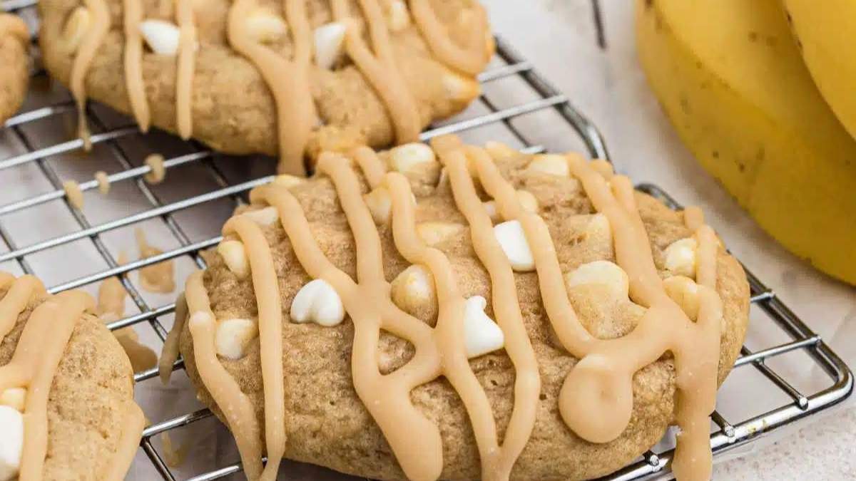 Peanut butter banana cookies on a shared roundup.
