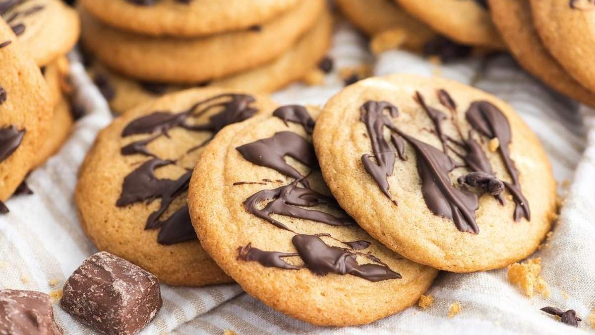Cookie recipes: Chocolate chip cookies with a delightful chocolate drizzle on a napkin.