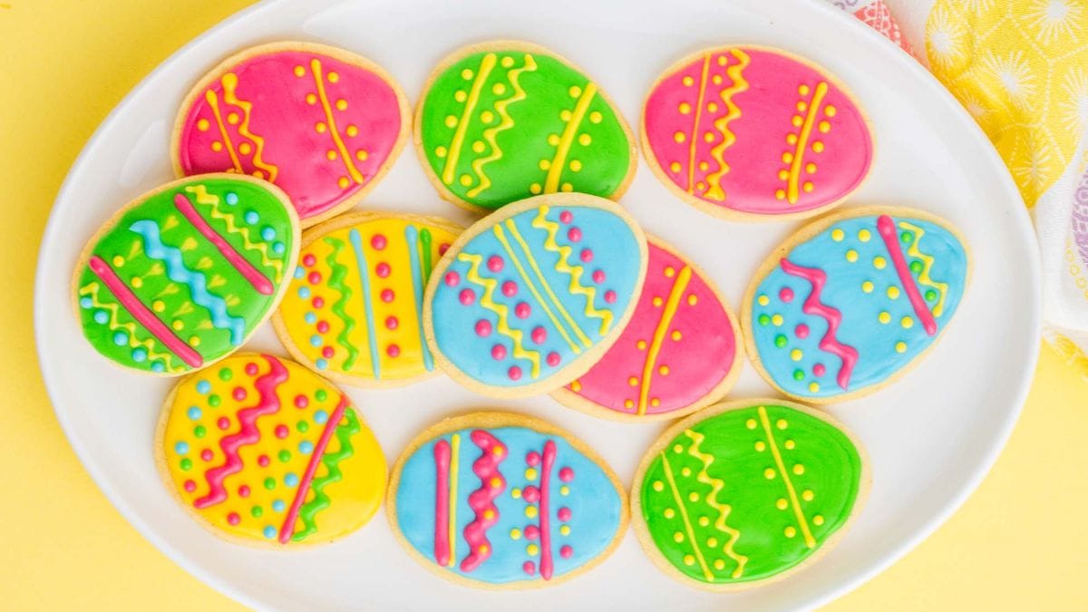 Easy Decorated Easter Egg Cookies.