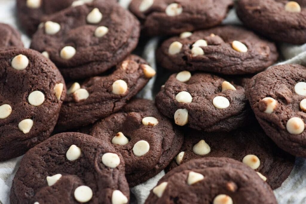 This image has an empty alt attribute; its file name is Caramel_Stuffed_Chocolate_Chip_Cookies-1024x683.jpg