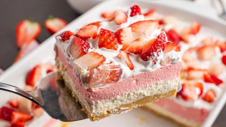 13 strawberry desserts that make “just one bite” impossible